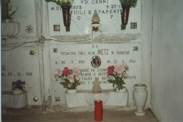 My cousin, Dora Metz's graveside in the Pratovecchio cemetery.
