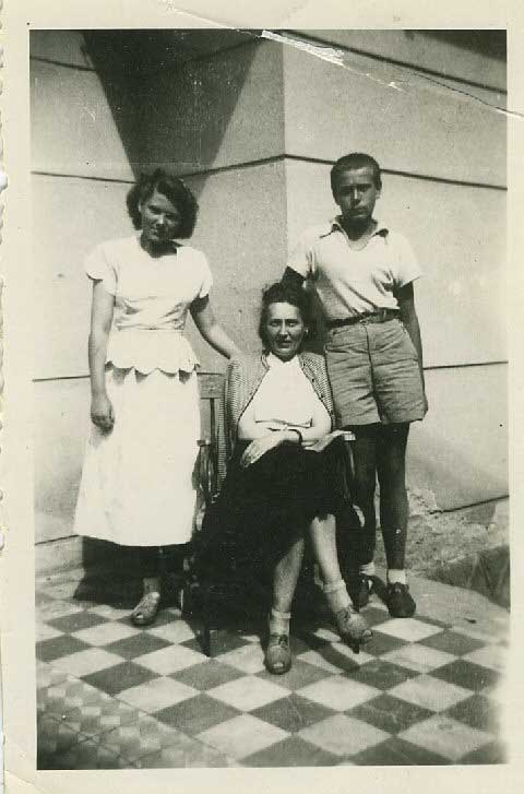 With Mother and Rezso visiting friends in Klotildliget, 1949